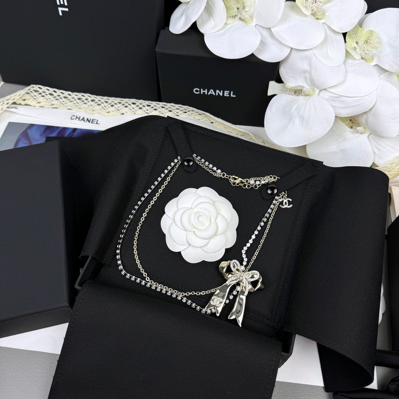 18K Chanel 25K Bow Tie Diamond Gold Necklace